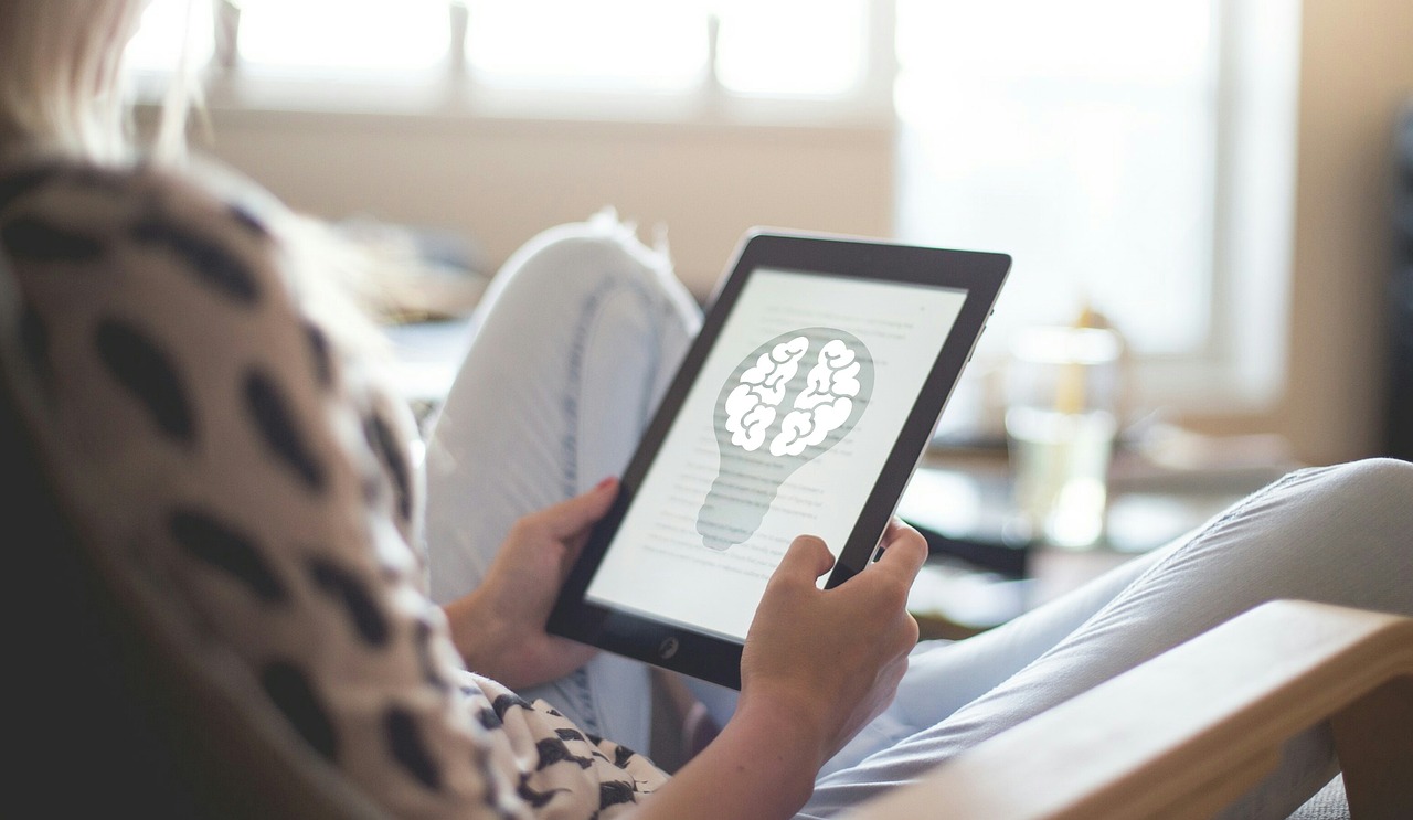 intelligenza -mindset, brain storming, tablet, woman, sofa, chair, idea, relaxing, technology, e-commerce, digital, digital tablet, computer, device, black, white, desk, cup, magazine, magazines, work, working, working space, workspace, mindset, mindset, mindset, mindset, mindset